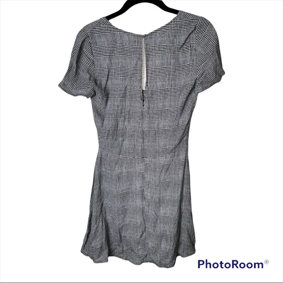 REFOMRATION Black White Houndstooth Short Sleeve V Neck Mini Dress Size 2/XS - Picture 4 of 6